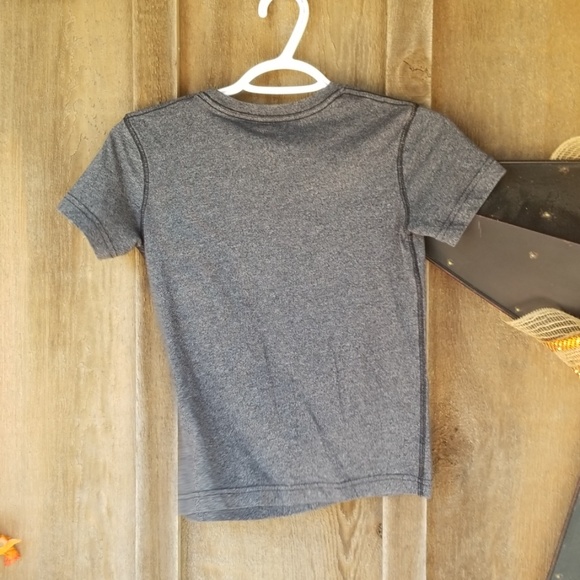3/$25 Hybrid tee boys size small - Picture 3 of 3